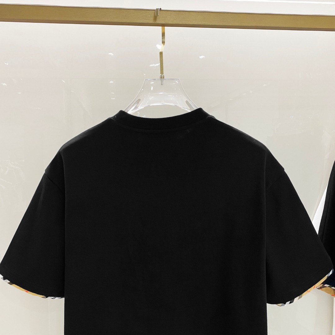 /套 巴宝莉 2025春夏最新款，男女同款，经典设计短袖T恤短裤套装，定制纯棉面料，手感柔软，穿着舒适，