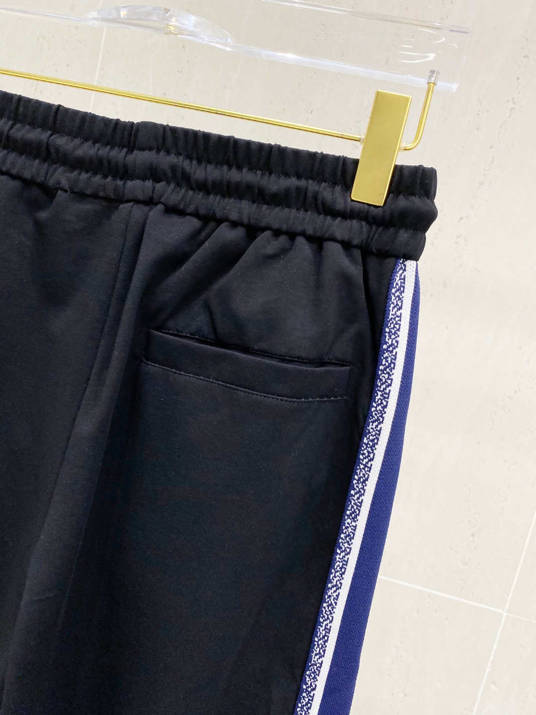 Bronze Moldere Air Spring and Summer Leisure Pants: High-quality, stylish European fashion shorts with imported fabric for comfort. - 图片 4