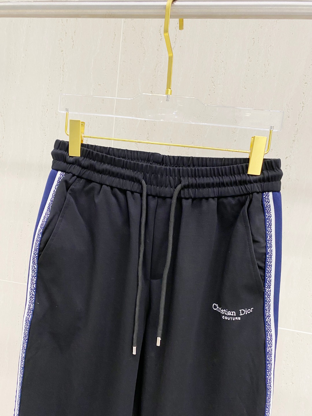 Bronze Moldere Air Spring and Summer Leisure Pants: High-quality, stylish European fashion shorts with imported fabric for comfort. - 图片 5