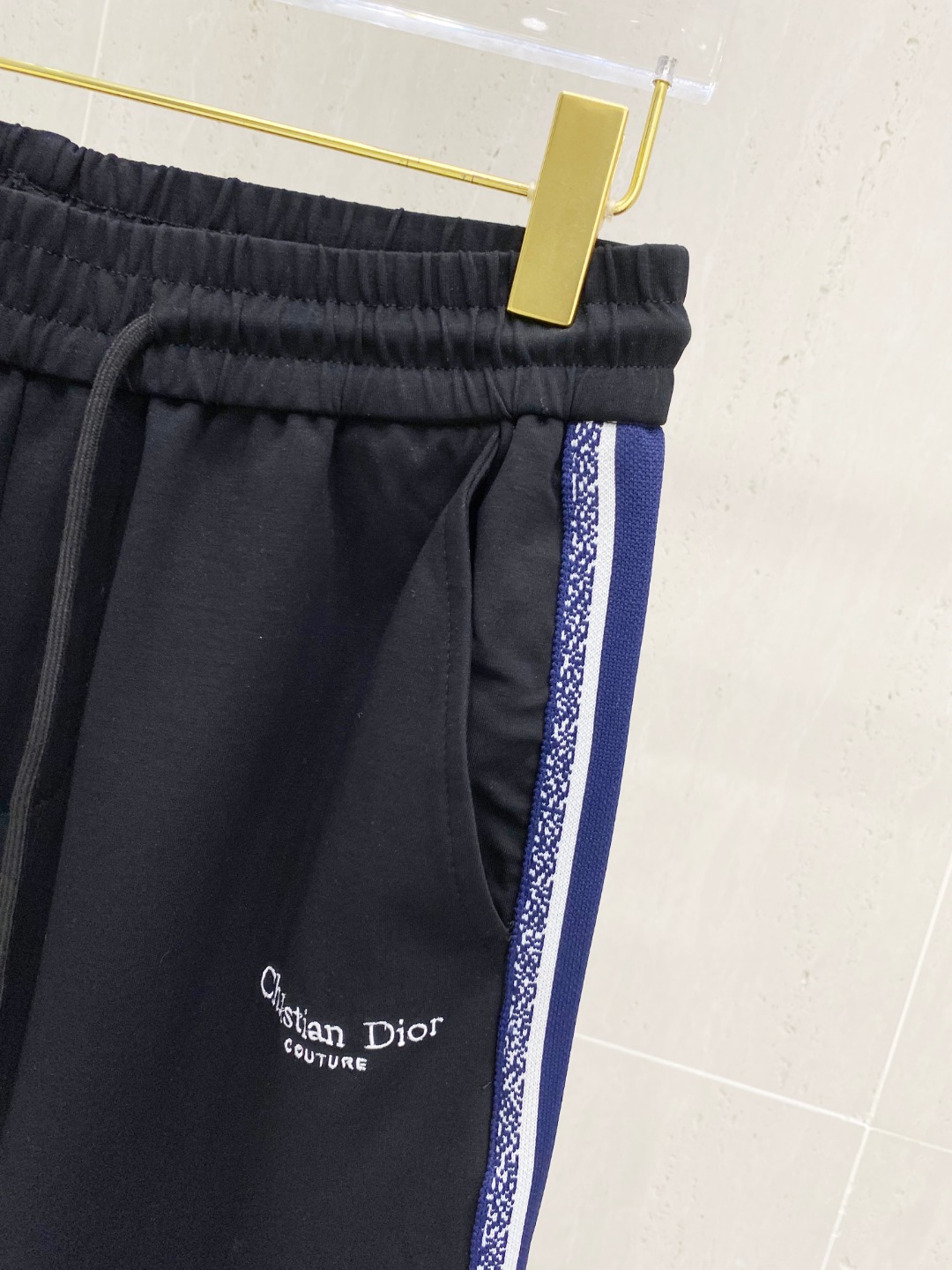 Bronze Moldere Air Spring and Summer Leisure Pants: High-quality, stylish European fashion shorts with imported fabric for comfort. - 图片 6