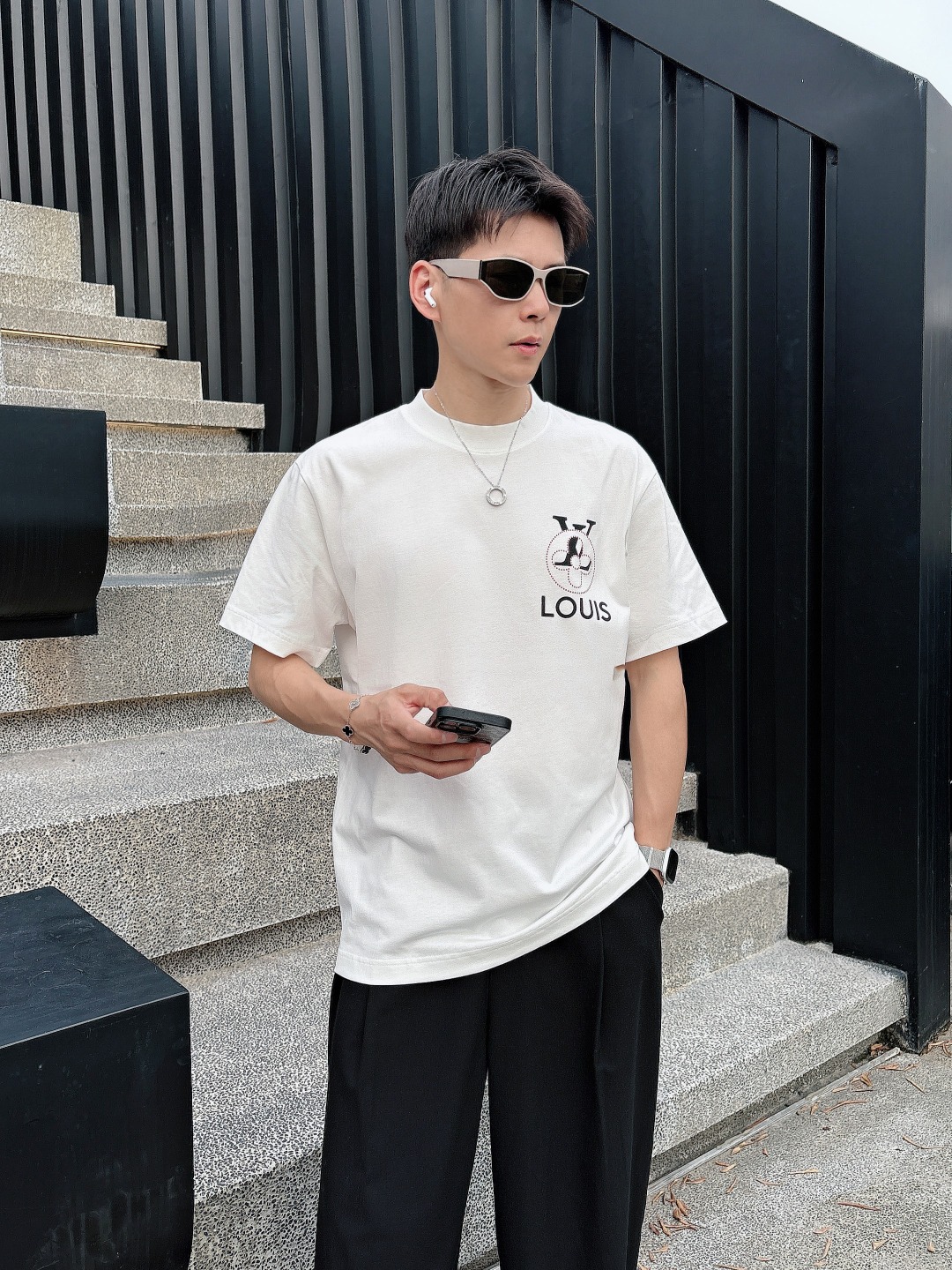  LV 2025春夏新款男女同款👫短袖T恤，！定制专属纯棉面料，定制原版工艺螺纹，胸前重工字母logo工