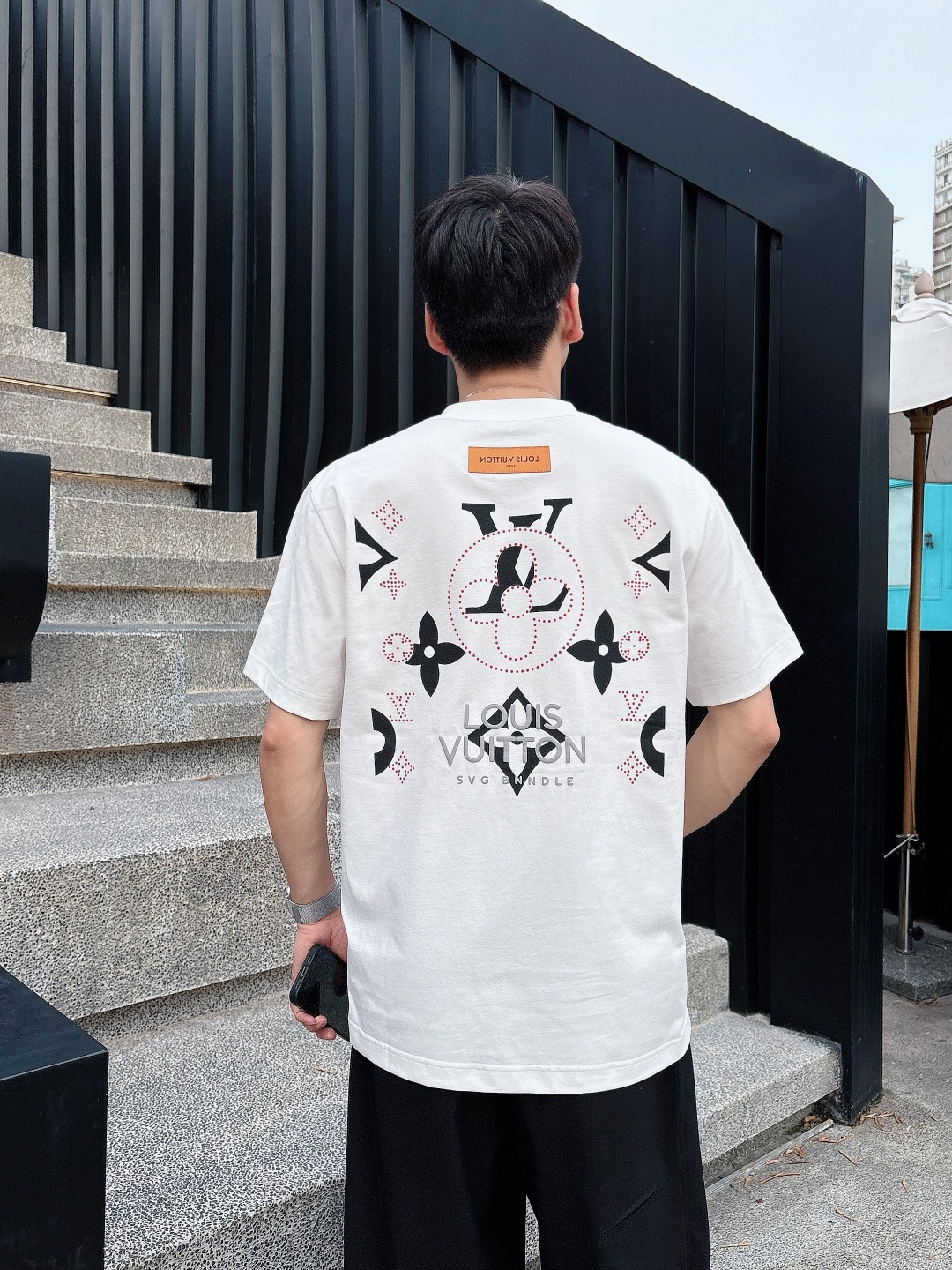  LV 2025春夏新款男女同款👫短袖T恤，！定制专属纯棉面料，定制原版工艺螺纹，胸前重工字母logo工