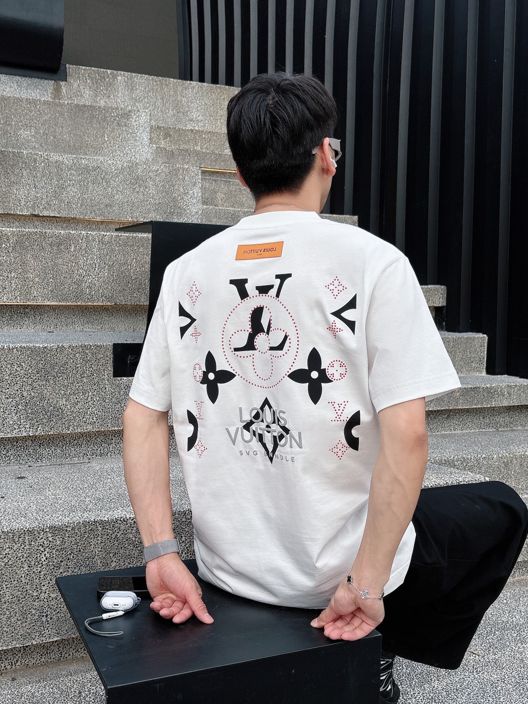  LV 2025春夏新款男女同款👫短袖T恤，！定制专属纯棉面料，定制原版工艺螺纹，胸前重工字母logo工