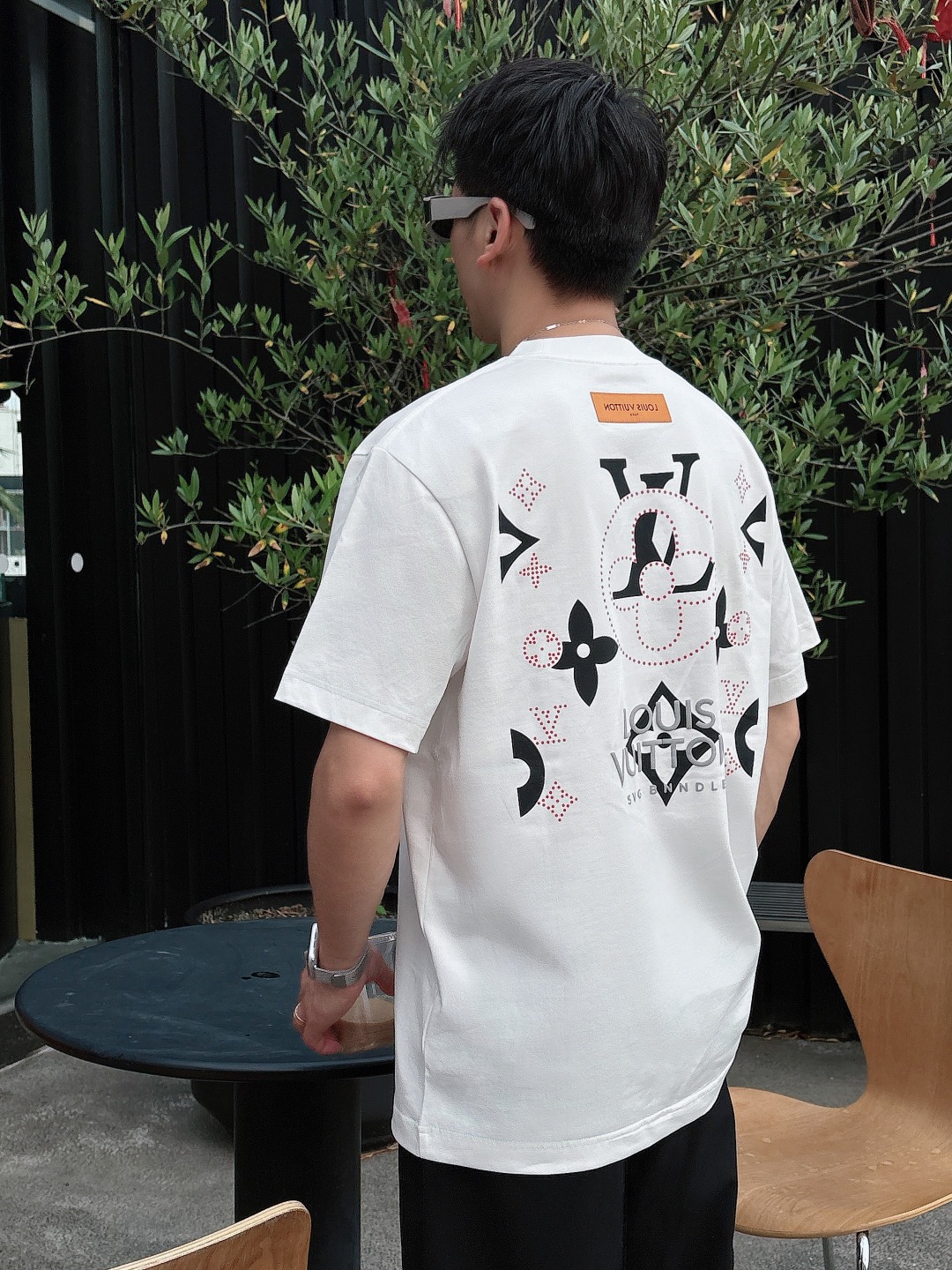 LV 2025春夏新款男女同款👫短袖T恤，！定制专属纯棉面料，定制原版工艺螺纹，胸前重工字母logo工