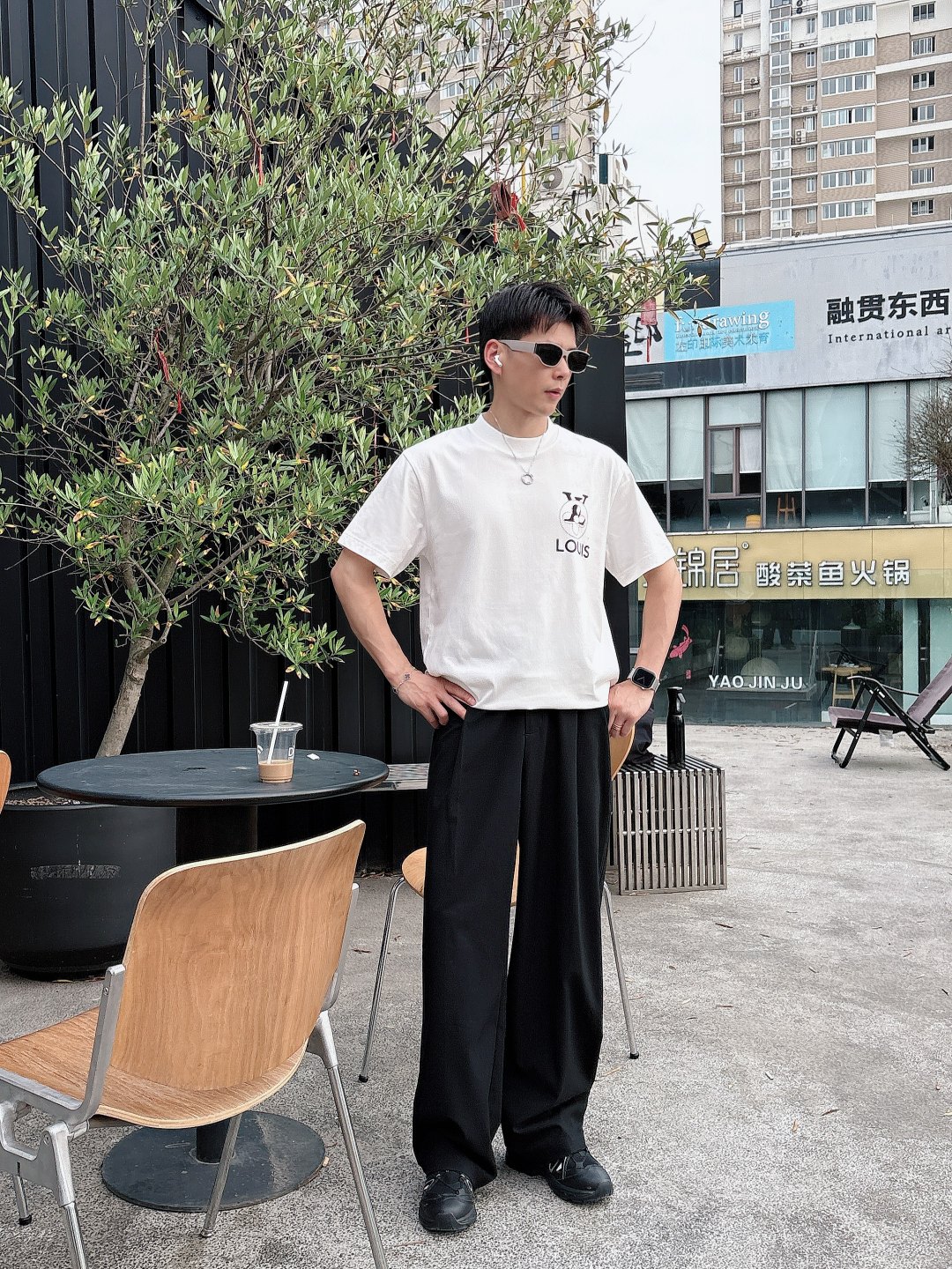  LV 2025春夏新款男女同款👫短袖T恤，！定制专属纯棉面料，定制原版工艺螺纹，胸前重工字母logo工