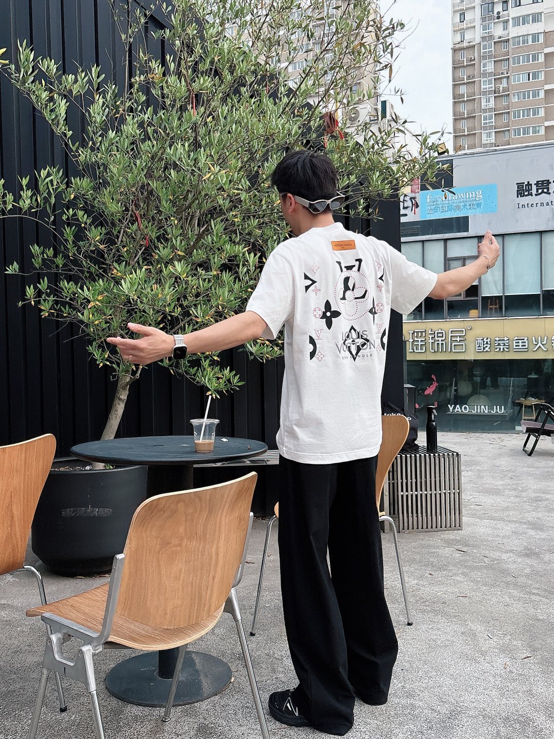  LV 2025春夏新款男女同款👫短袖T恤，！定制专属纯棉面料，定制原版工艺螺纹，胸前重工字母logo工