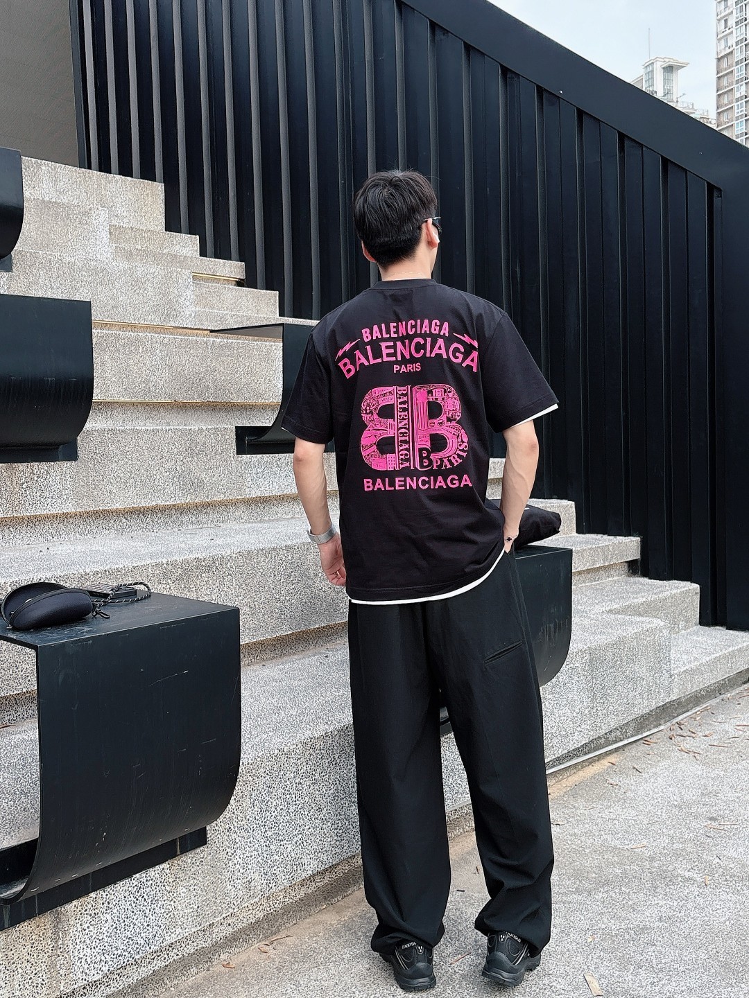 巴黎世家 2025春夏新款男女同款👫短袖T恤,!定制专属纯棉面料,定制原版工艺螺纹,胸前重工字母log
