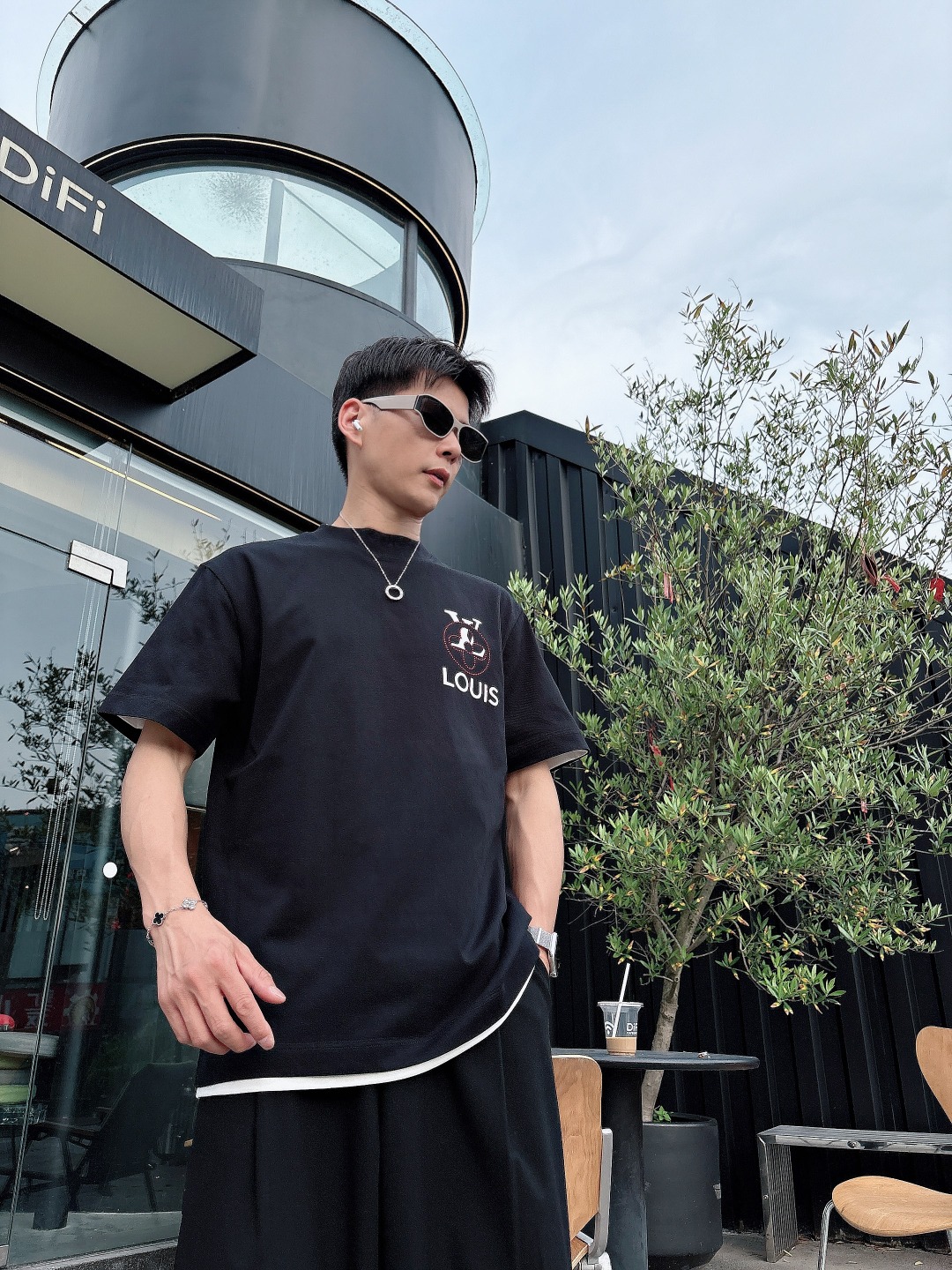  LV 2025春夏新款男女同款👫短袖T恤，！定制专属纯棉面料，定制原版工艺螺纹，胸前重工字母logo工