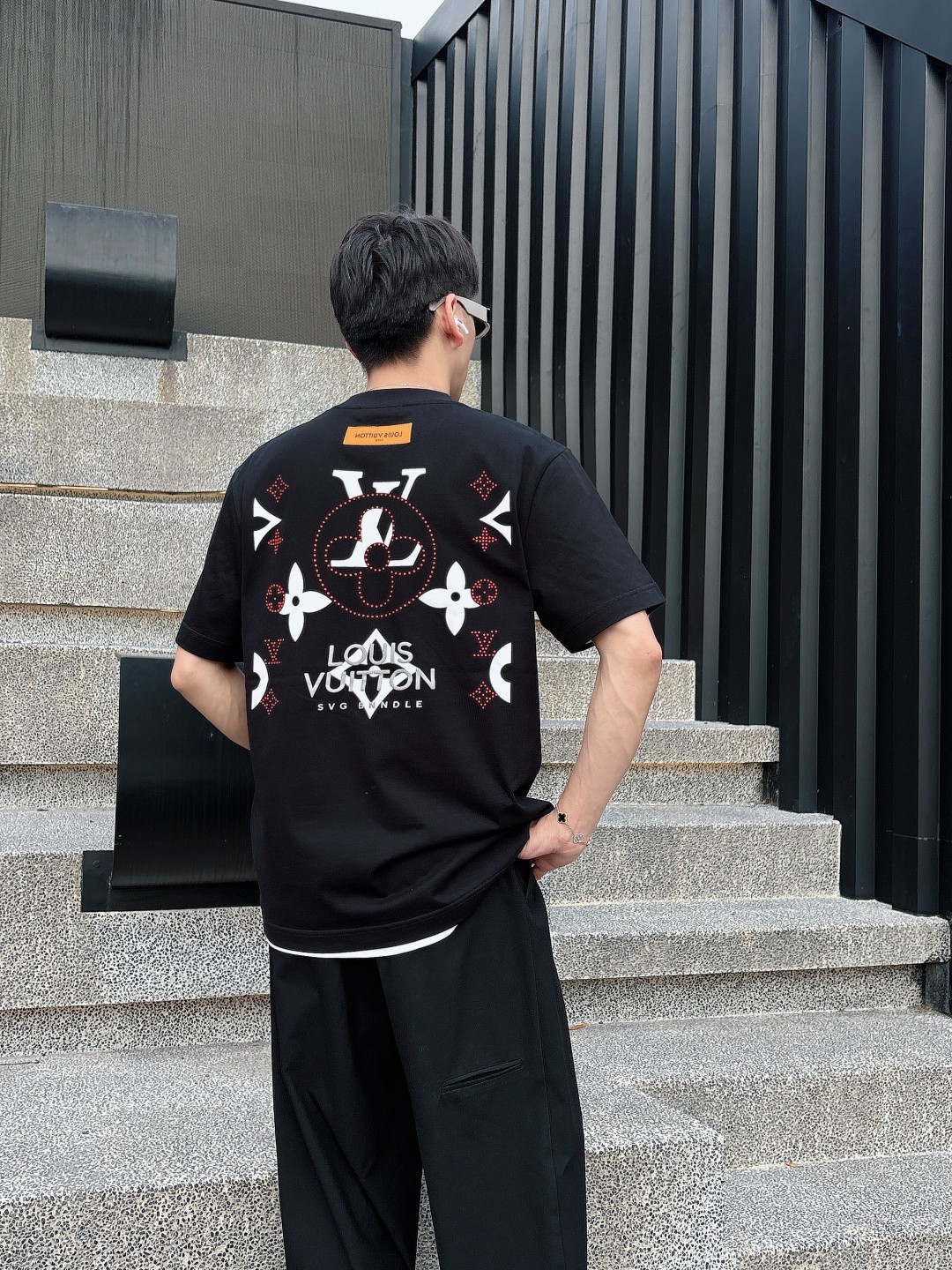  LV 2025春夏新款男女同款👫短袖T恤，！定制专属纯棉面料，定制原版工艺螺纹，胸前重工字母logo工