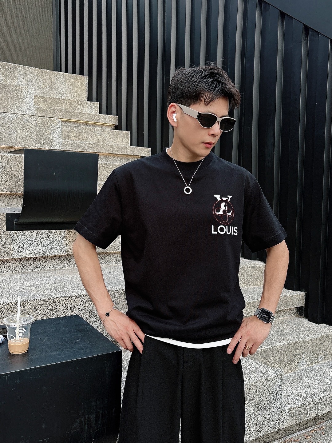  LV 2025春夏新款男女同款👫短袖T恤，！定制专属纯棉面料，定制原版工艺螺纹，胸前重工字母logo工
