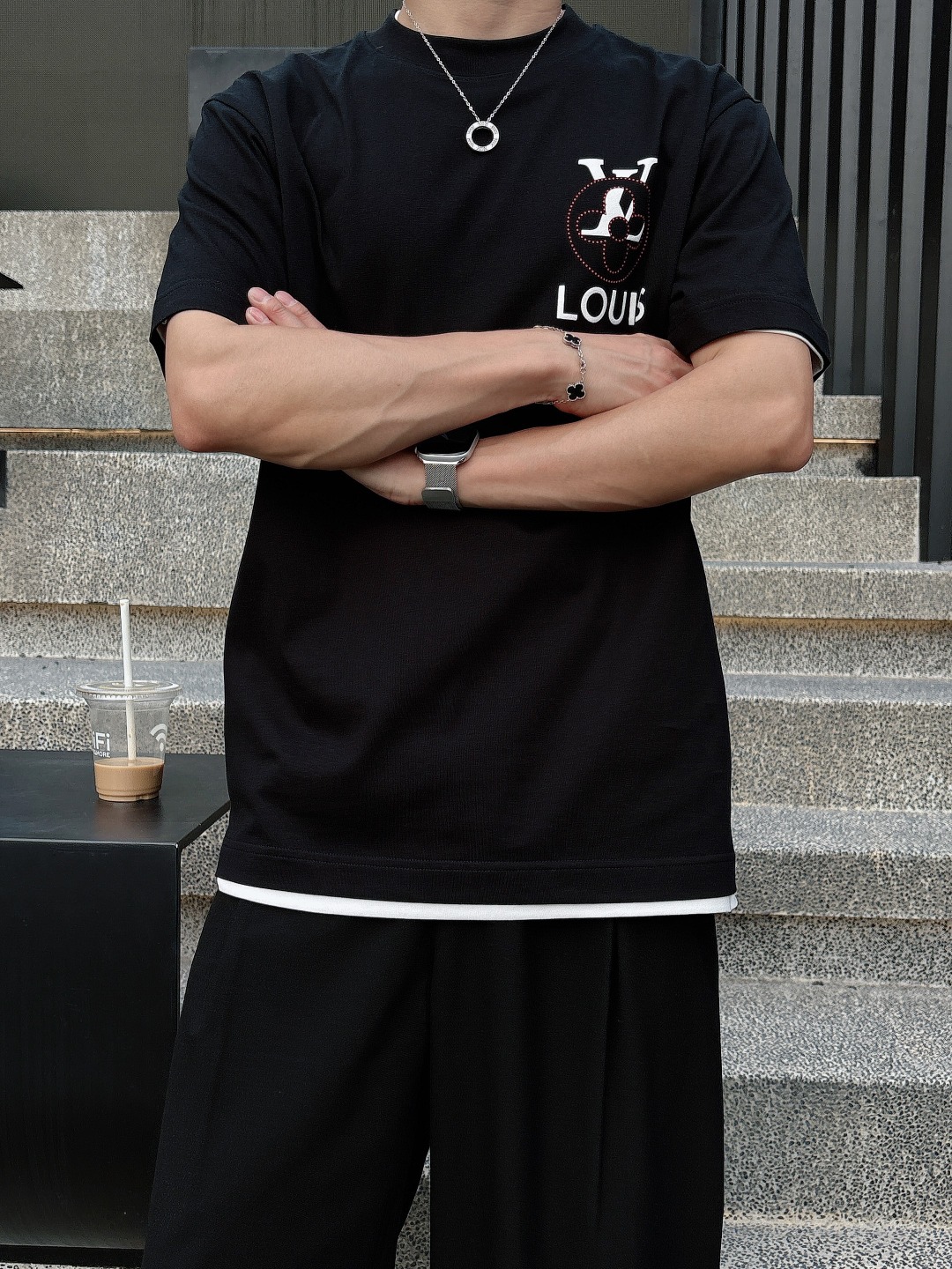  LV 2025春夏新款男女同款👫短袖T恤，！定制专属纯棉面料，定制原版工艺螺纹，胸前重工字母logo工
