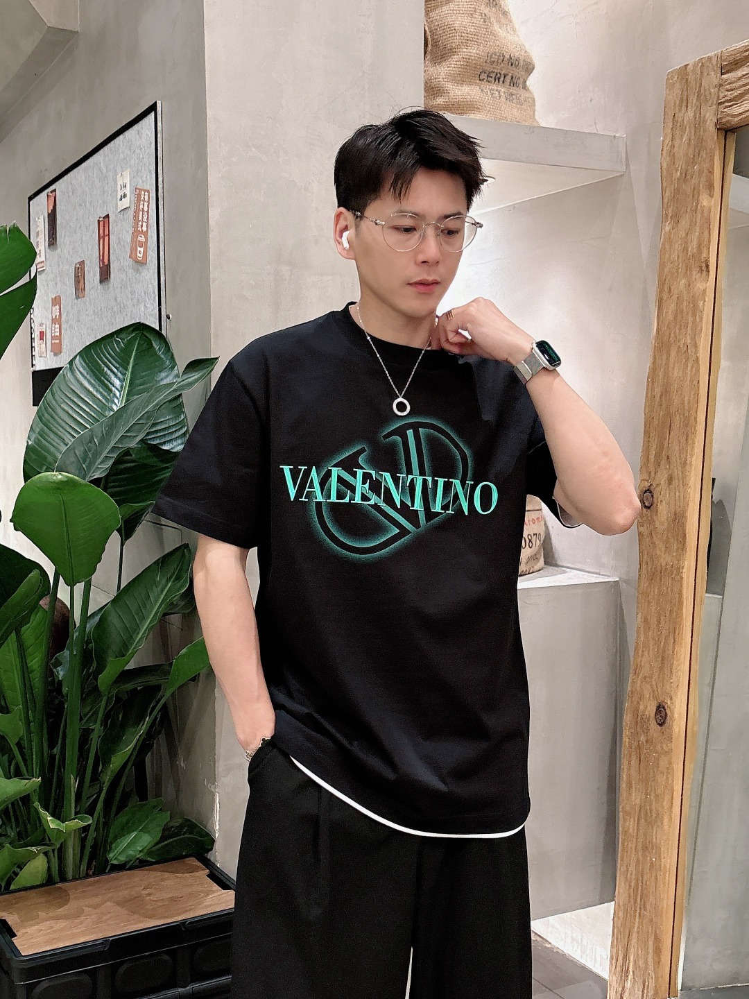 华伦天奴 2025春夏新款男女同款👫短袖T恤,!定制专属纯棉面料,定制原版工艺螺纹,胸前重工字母log