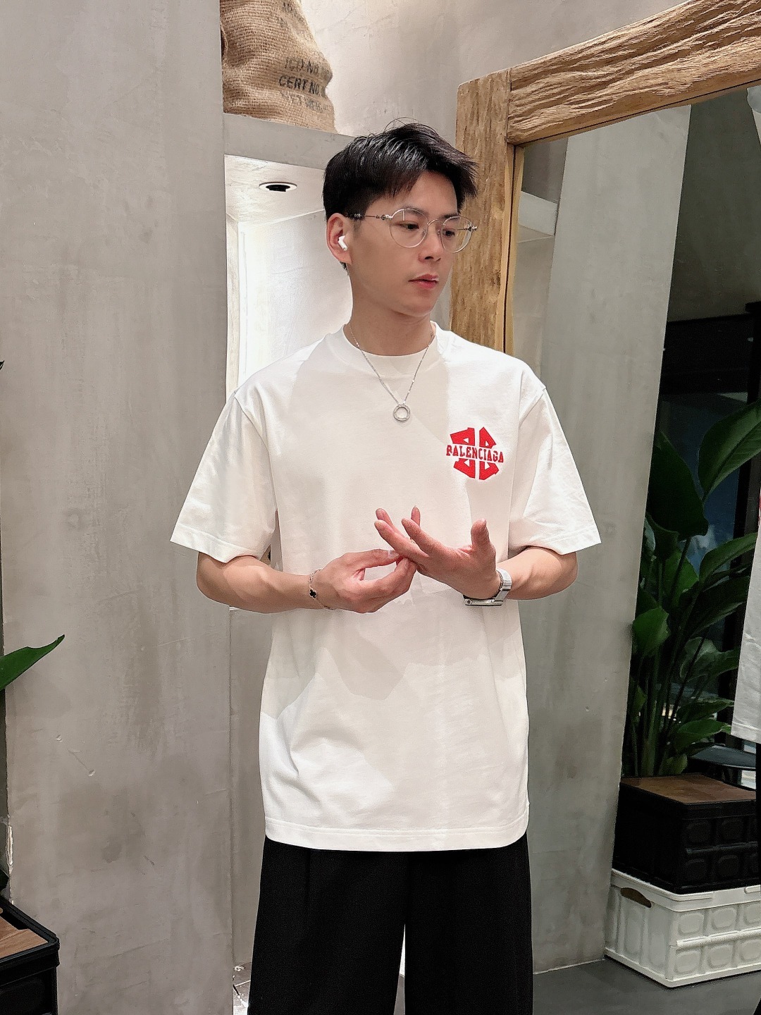 巴黎世家 2025春夏新款男女同款👫短袖T恤,!定制专属纯棉面料,定制原版工艺螺纹,胸前重工字母log