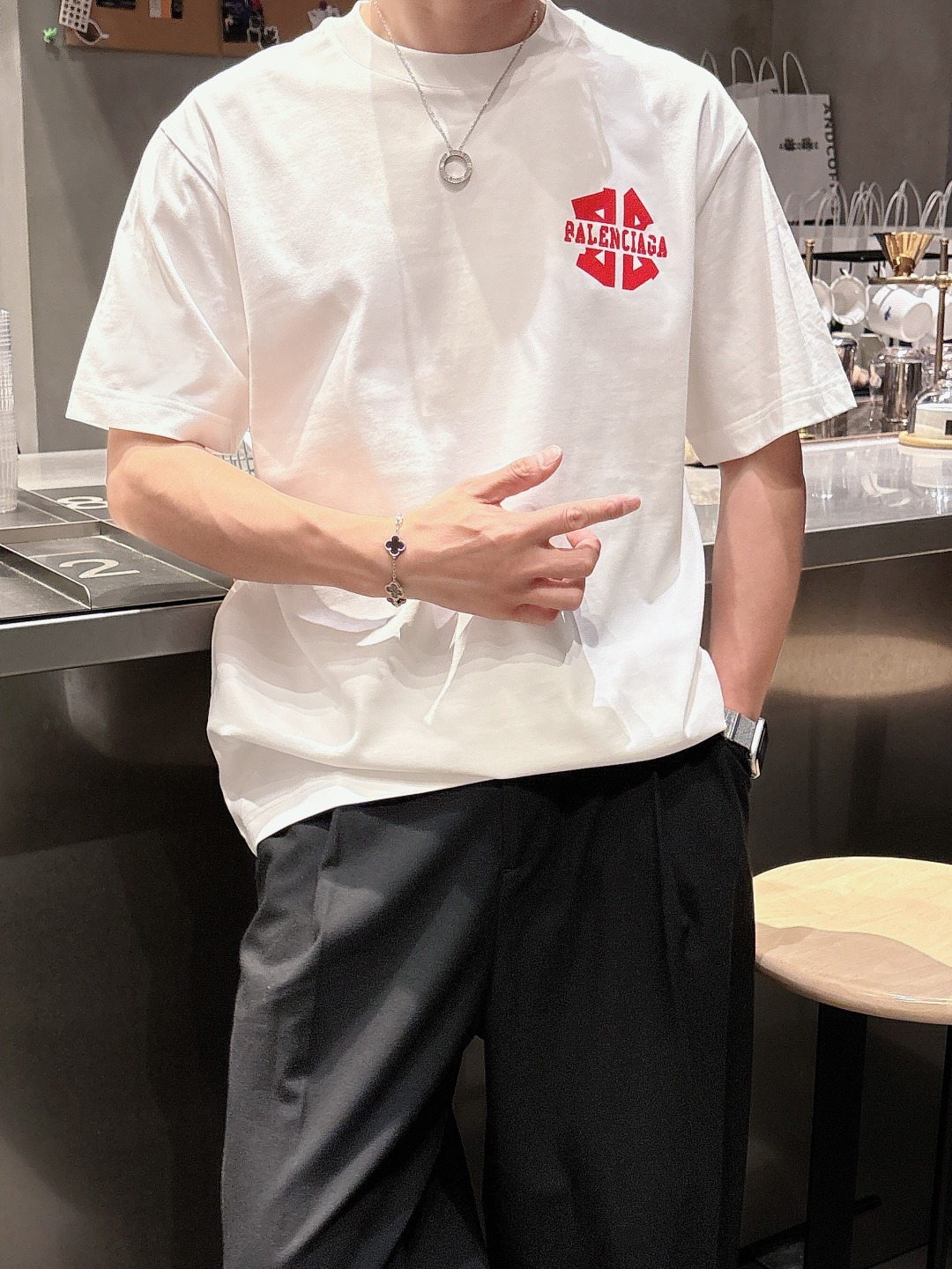巴黎世家 2025春夏新款男女同款👫短袖T恤,!定制专属纯棉面料,定制原版工艺螺纹,胸前重工字母log