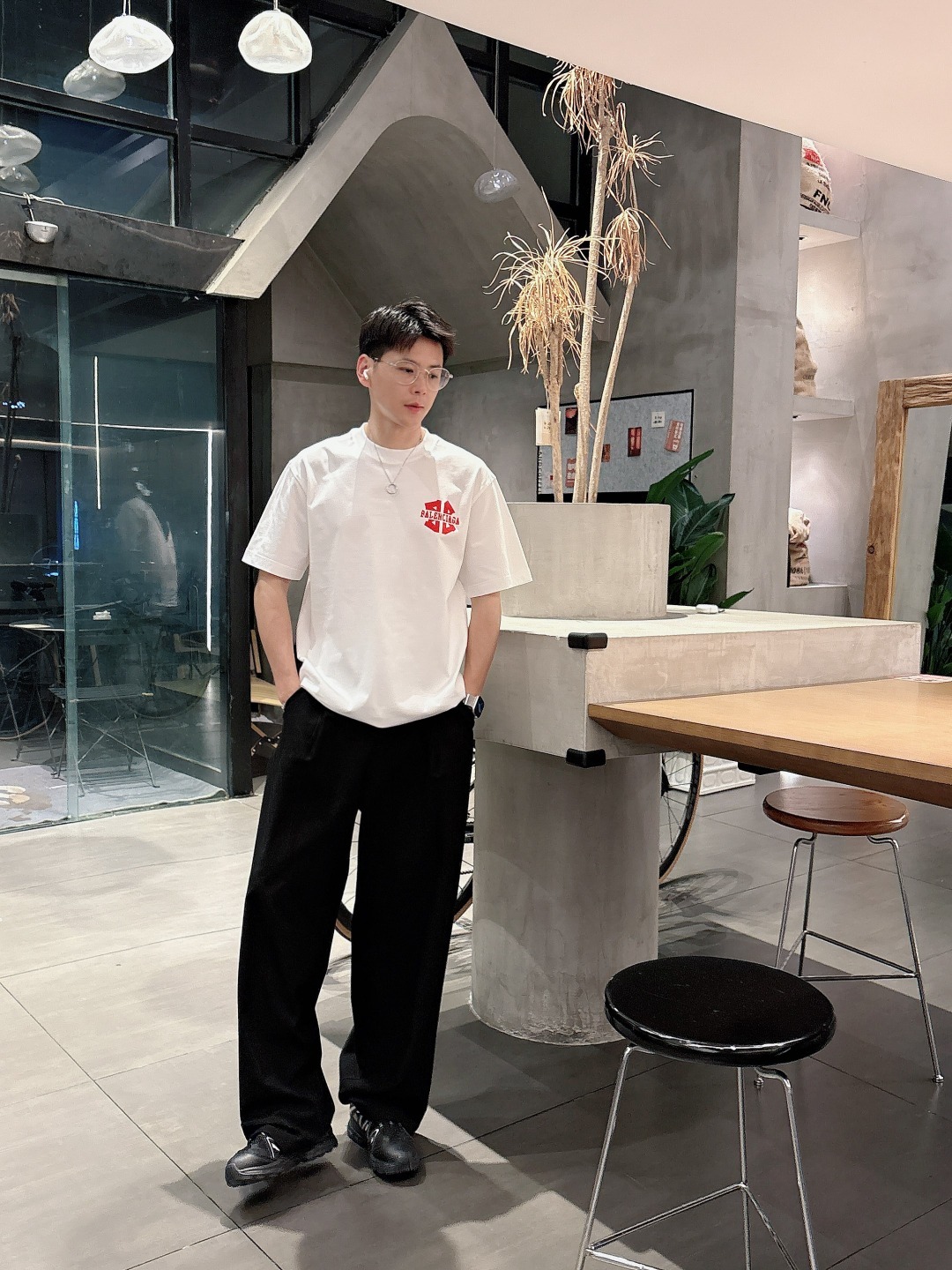 巴黎世家 2025春夏新款男女同款👫短袖T恤,!定制专属纯棉面料,定制原版工艺螺纹,胸前重工字母log