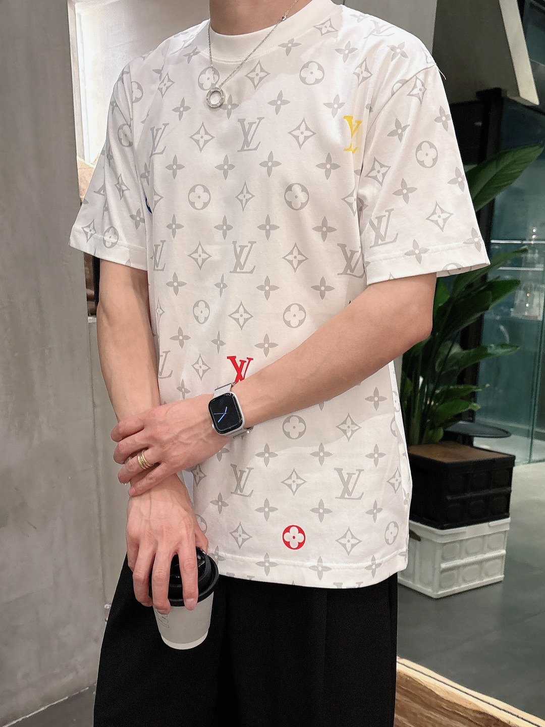 LV 2025春夏新款男女同款👫短袖T恤,!定制专属纯棉面料,定制原版工艺螺纹,胸前重工字母logo工
