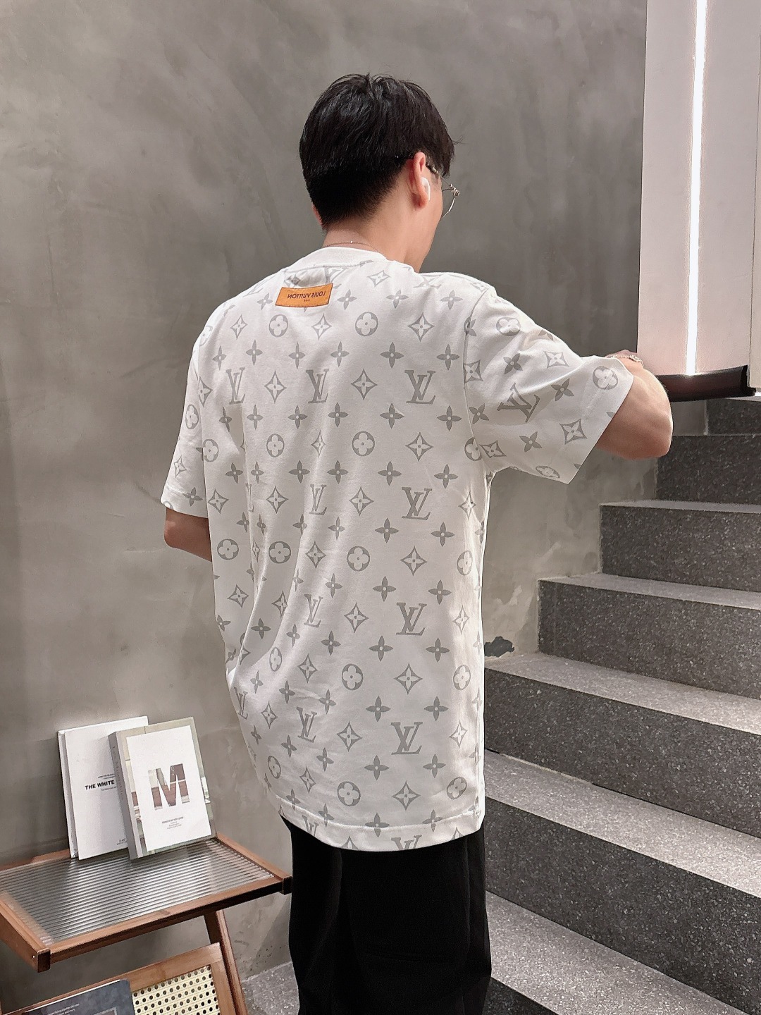 LV 2025春夏新款男女同款👫短袖T恤,!定制专属纯棉面料,定制原版工艺螺纹,胸前重工字母logo工