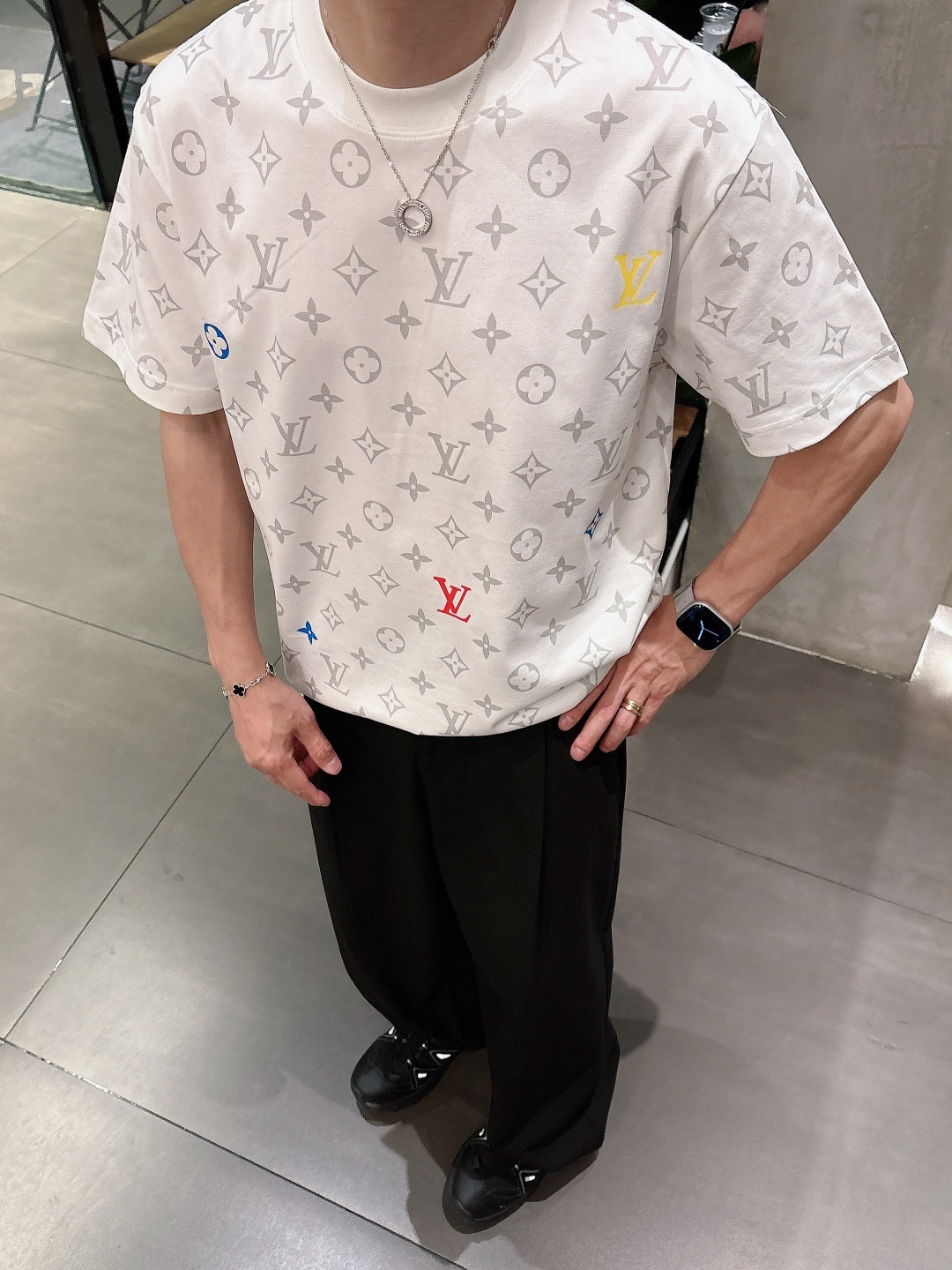 LV 2025春夏新款男女同款👫短袖T恤,!定制专属纯棉面料,定制原版工艺螺纹,胸前重工字母logo工