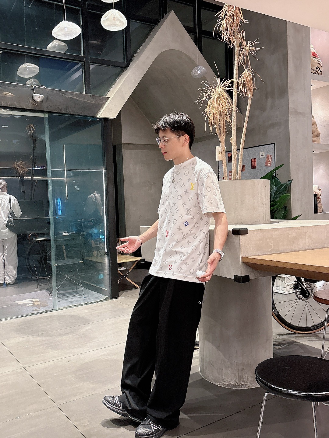 LV 2025春夏新款男女同款👫短袖T恤,!定制专属纯棉面料,定制原版工艺螺纹,胸前重工字母logo工