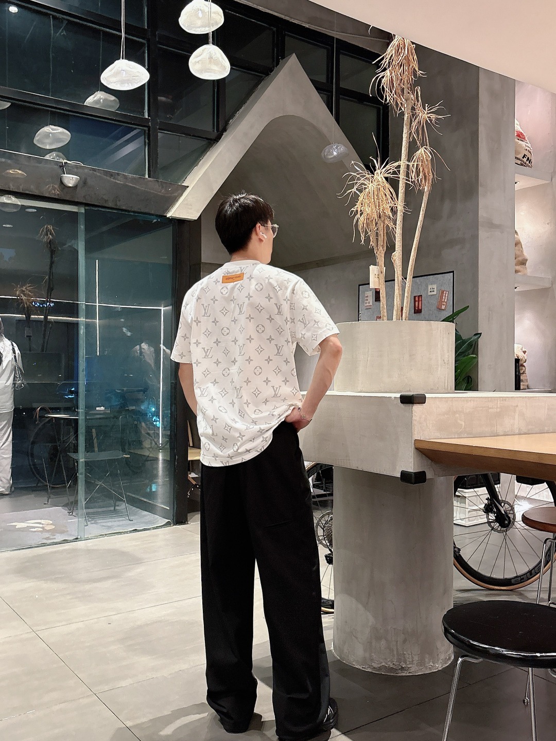 LV 2025春夏新款男女同款👫短袖T恤,!定制专属纯棉面料,定制原版工艺螺纹,胸前重工字母logo工