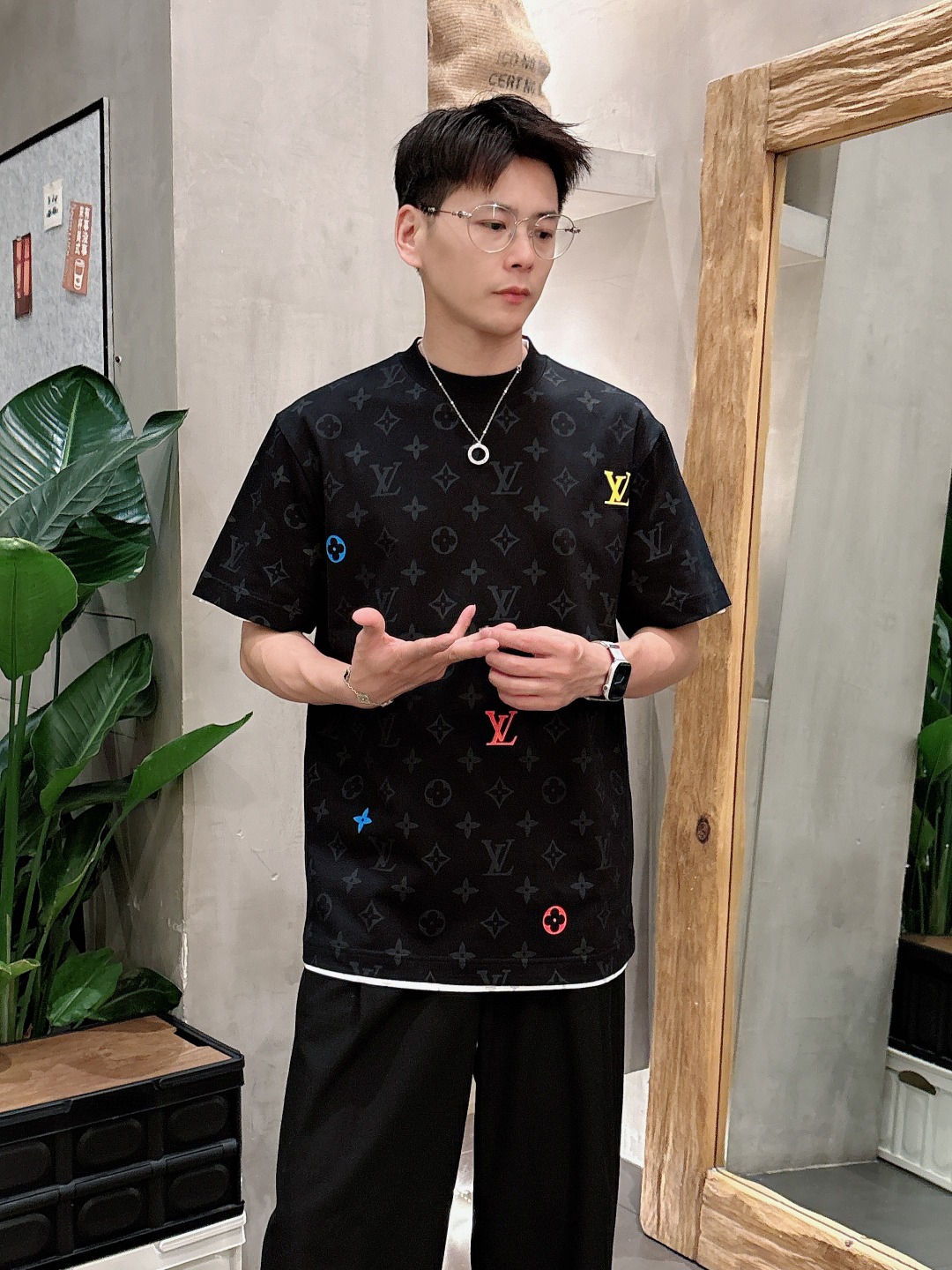  LV 2025春夏新款男女同款👫短袖T恤，！定制专属纯棉面料，定制原版工艺螺纹，胸前重工字母logo工