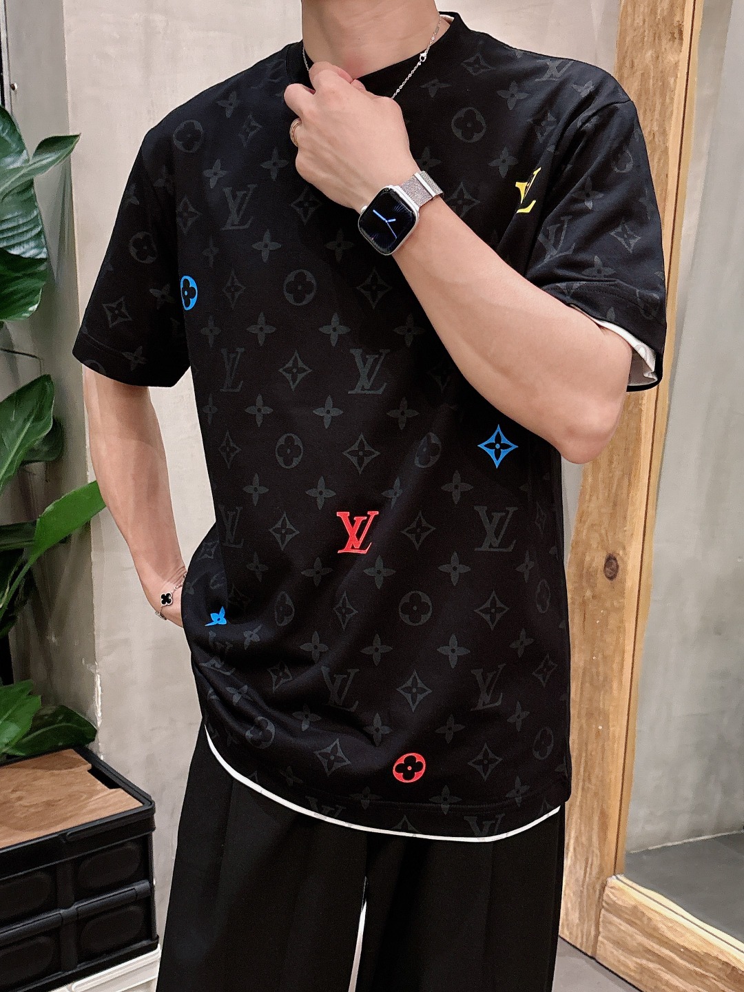  LV 2025春夏新款男女同款👫短袖T恤，！定制专属纯棉面料，定制原版工艺螺纹，胸前重工字母logo工