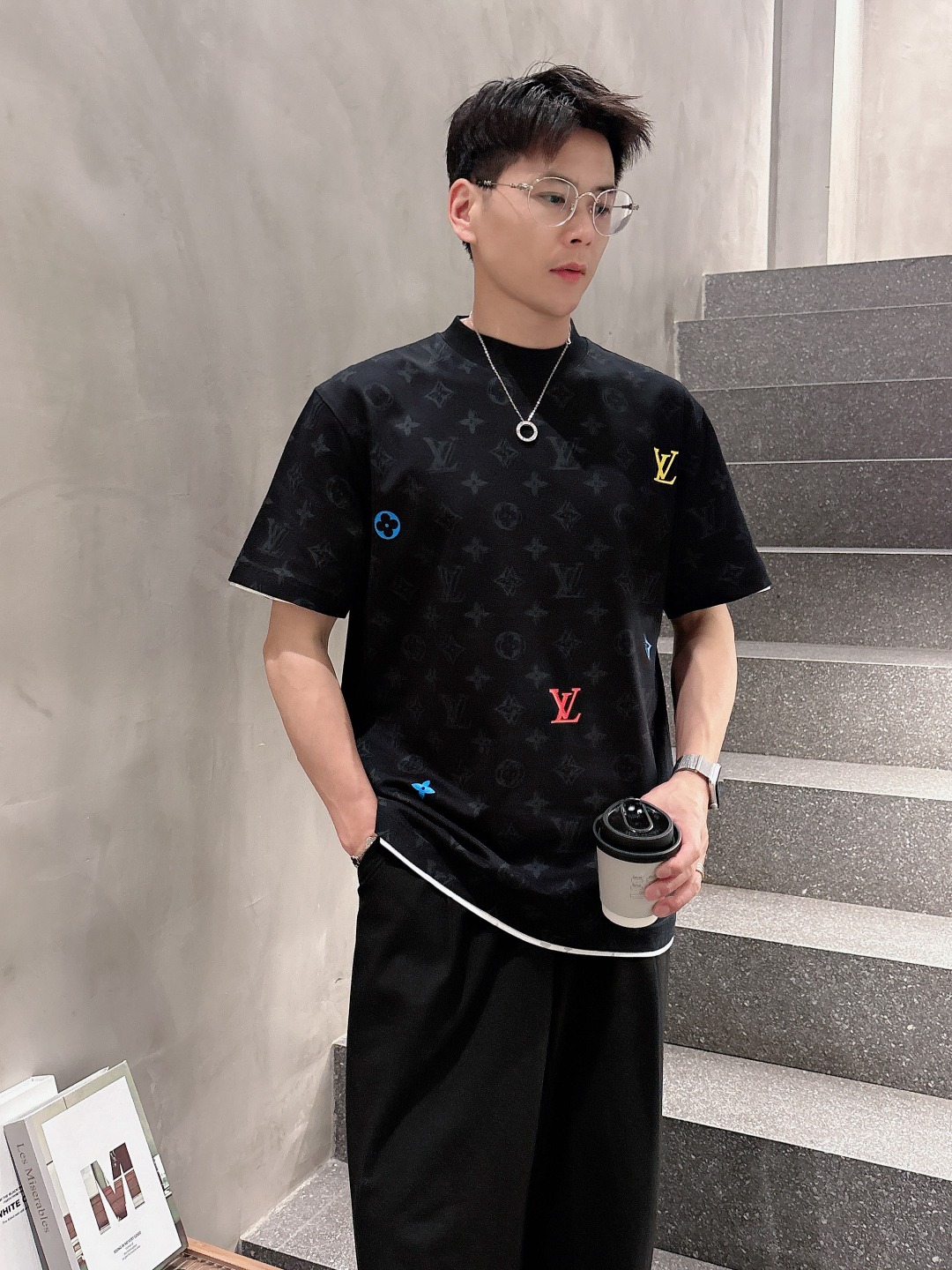  LV 2025春夏新款男女同款👫短袖T恤，！定制专属纯棉面料，定制原版工艺螺纹，胸前重工字母logo工