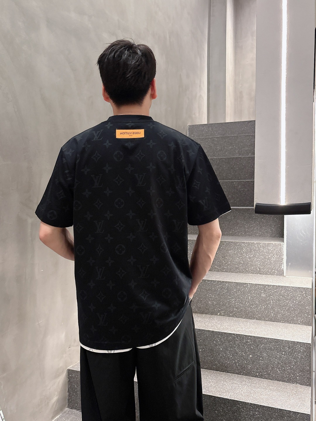  LV 2025春夏新款男女同款👫短袖T恤，！定制专属纯棉面料，定制原版工艺螺纹，胸前重工字母logo工