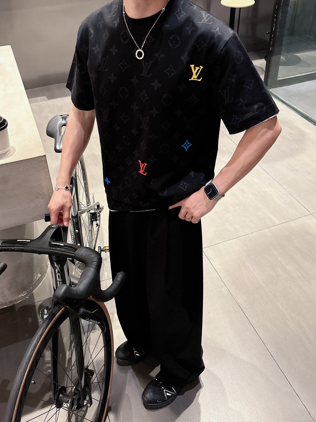  LV 2025春夏新款男女同款👫短袖T恤，！定制专属纯棉面料，定制原版工艺螺纹，胸前重工字母logo工