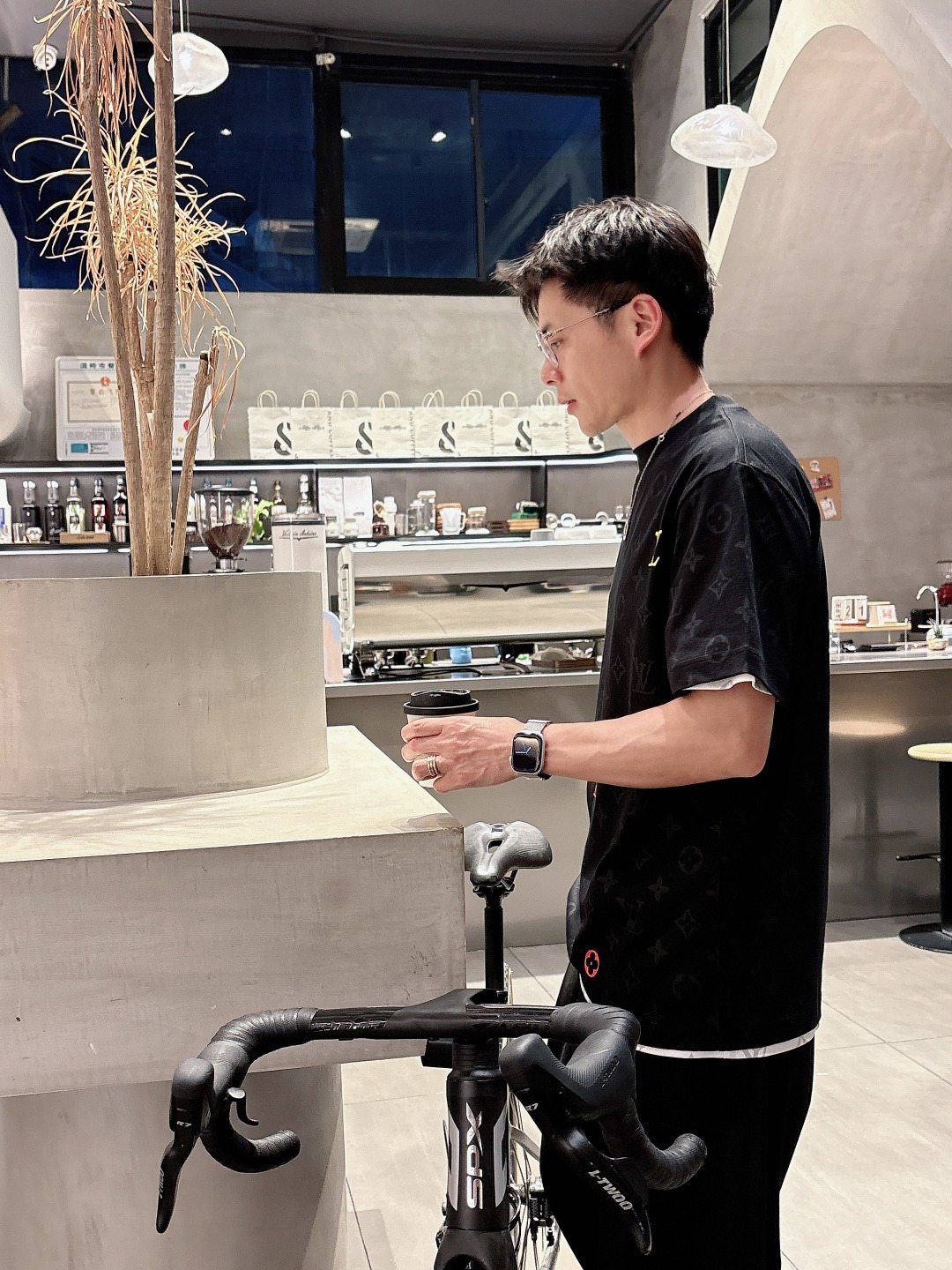  LV 2025春夏新款男女同款👫短袖T恤，！定制专属纯棉面料，定制原版工艺螺纹，胸前重工字母logo工