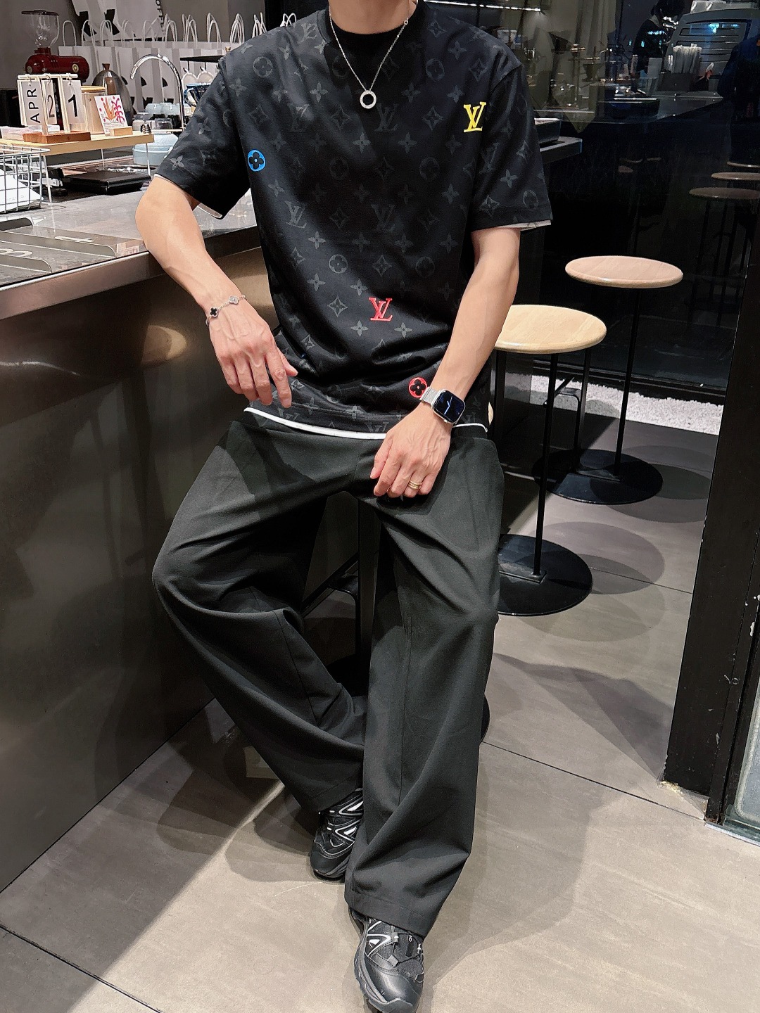  LV 2025春夏新款男女同款👫短袖T恤，！定制专属纯棉面料，定制原版工艺螺纹，胸前重工字母logo工