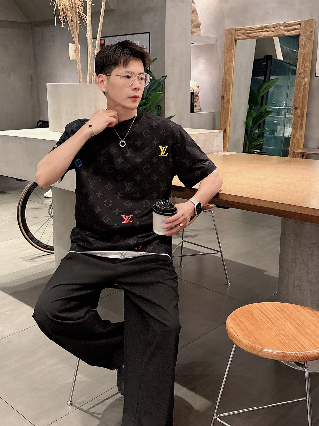  LV 2025春夏新款男女同款👫短袖T恤，！定制专属纯棉面料，定制原版工艺螺纹，胸前重工字母logo工