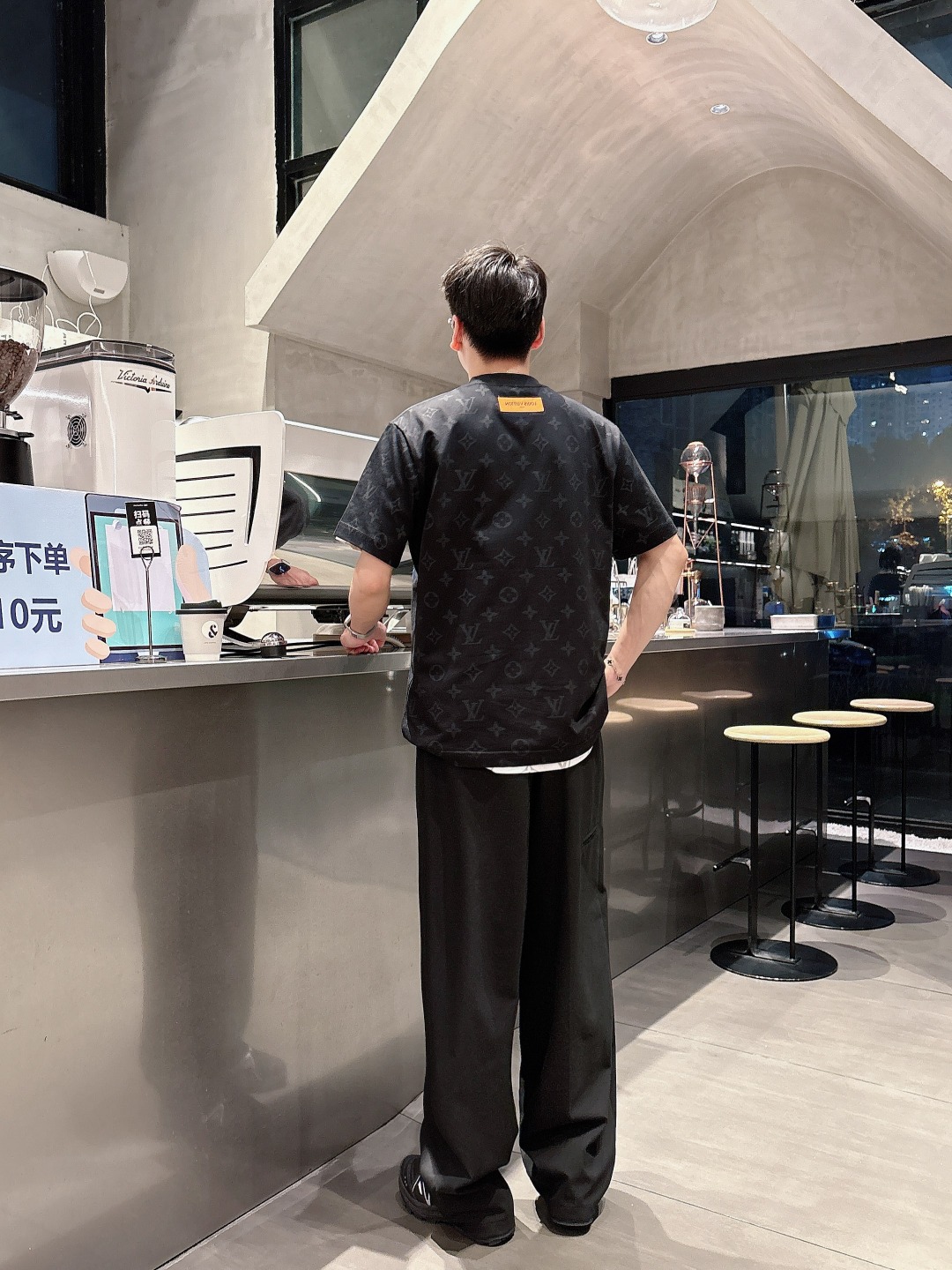  LV 2025春夏新款男女同款👫短袖T恤，！定制专属纯棉面料，定制原版工艺螺纹，胸前重工字母logo工
