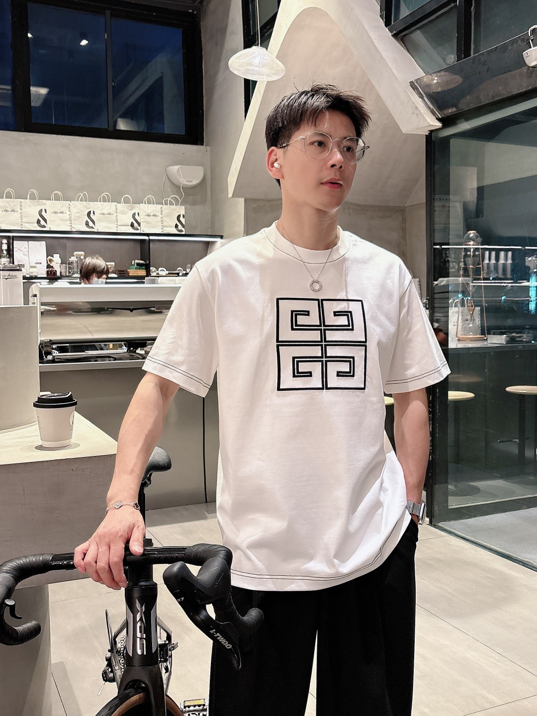  纪梵希 2025春夏新款男女同款👫短袖T恤，！定制专属纯棉面料，定制原版工艺螺纹，胸前重工字母logo