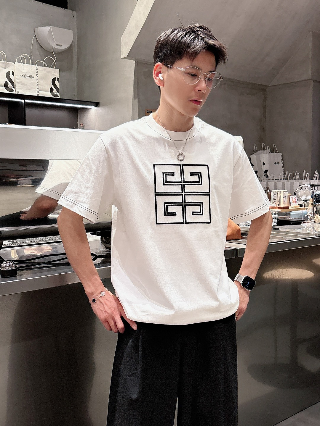  纪梵希 2025春夏新款男女同款👫短袖T恤，！定制专属纯棉面料，定制原版工艺螺纹，胸前重工字母logo