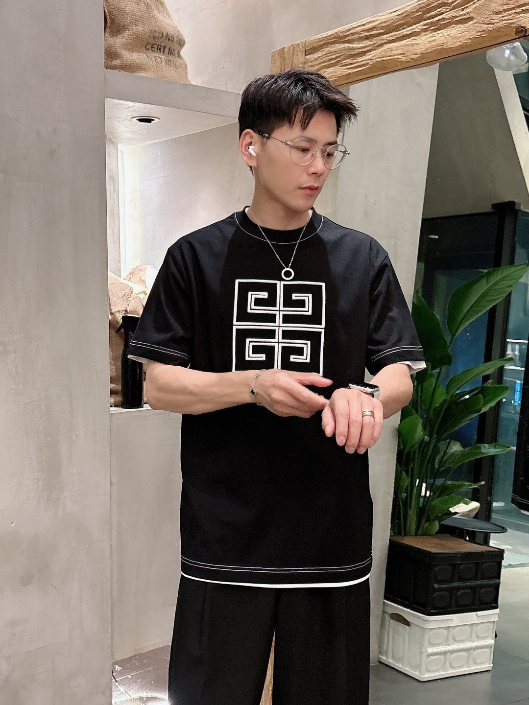 纪梵希 2025春夏新款男女同款👫短袖T恤,!定制专属纯棉面料,定制原版工艺螺纹,胸前重工字母logo