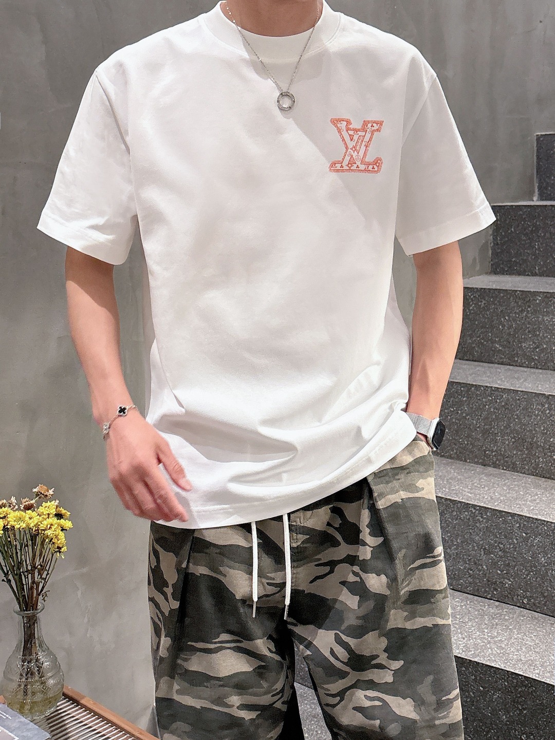  LV 2025春夏新款男女同款👫短袖T恤，！定制专属纯棉面料，定制原版工艺螺纹，胸前重工字母logo工