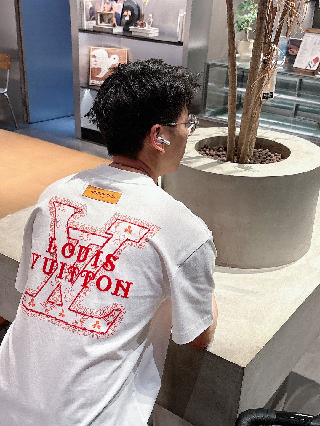  LV 2025春夏新款男女同款👫短袖T恤，！定制专属纯棉面料，定制原版工艺螺纹，胸前重工字母logo工