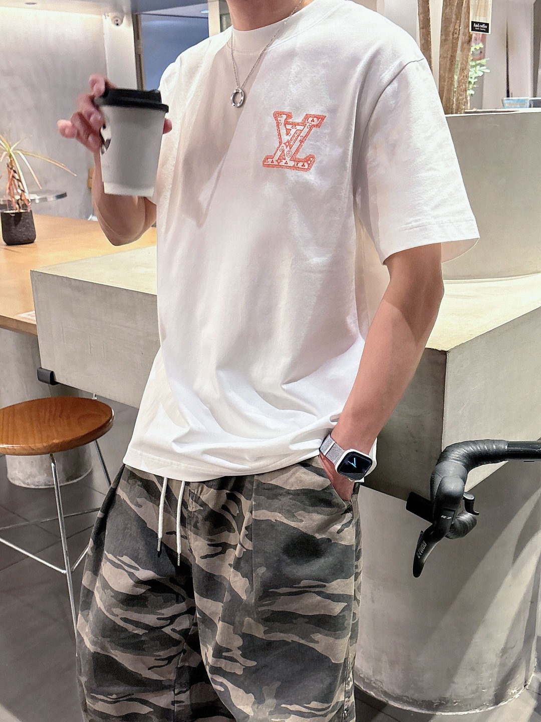  LV 2025春夏新款男女同款👫短袖T恤，！定制专属纯棉面料，定制原版工艺螺纹，胸前重工字母logo工