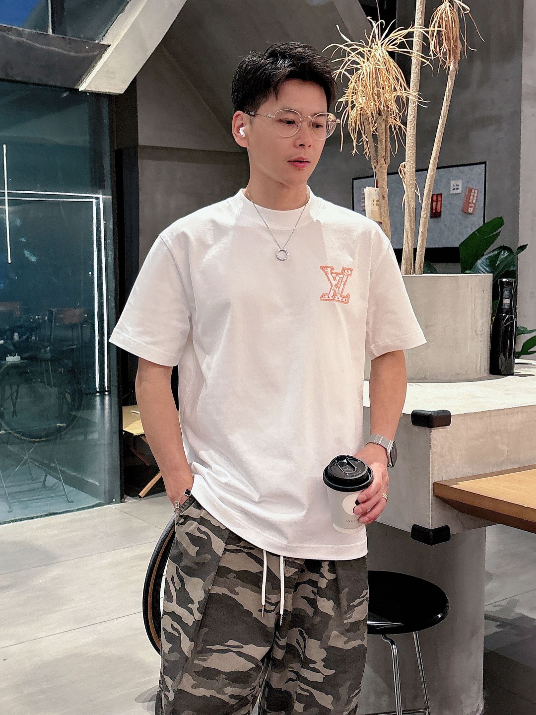  LV 2025春夏新款男女同款👫短袖T恤，！定制专属纯棉面料，定制原版工艺螺纹，胸前重工字母logo工