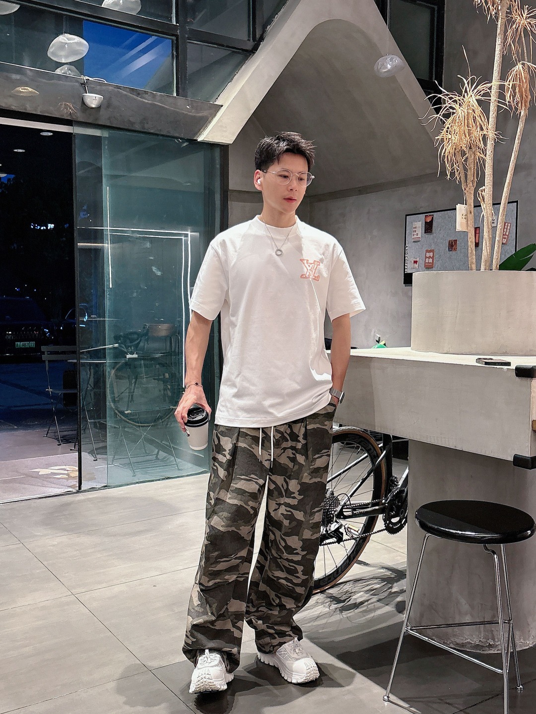  LV 2025春夏新款男女同款👫短袖T恤，！定制专属纯棉面料，定制原版工艺螺纹，胸前重工字母logo工