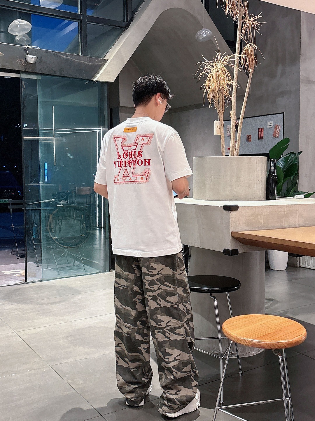  LV 2025春夏新款男女同款👫短袖T恤，！定制专属纯棉面料，定制原版工艺螺纹，胸前重工字母logo工