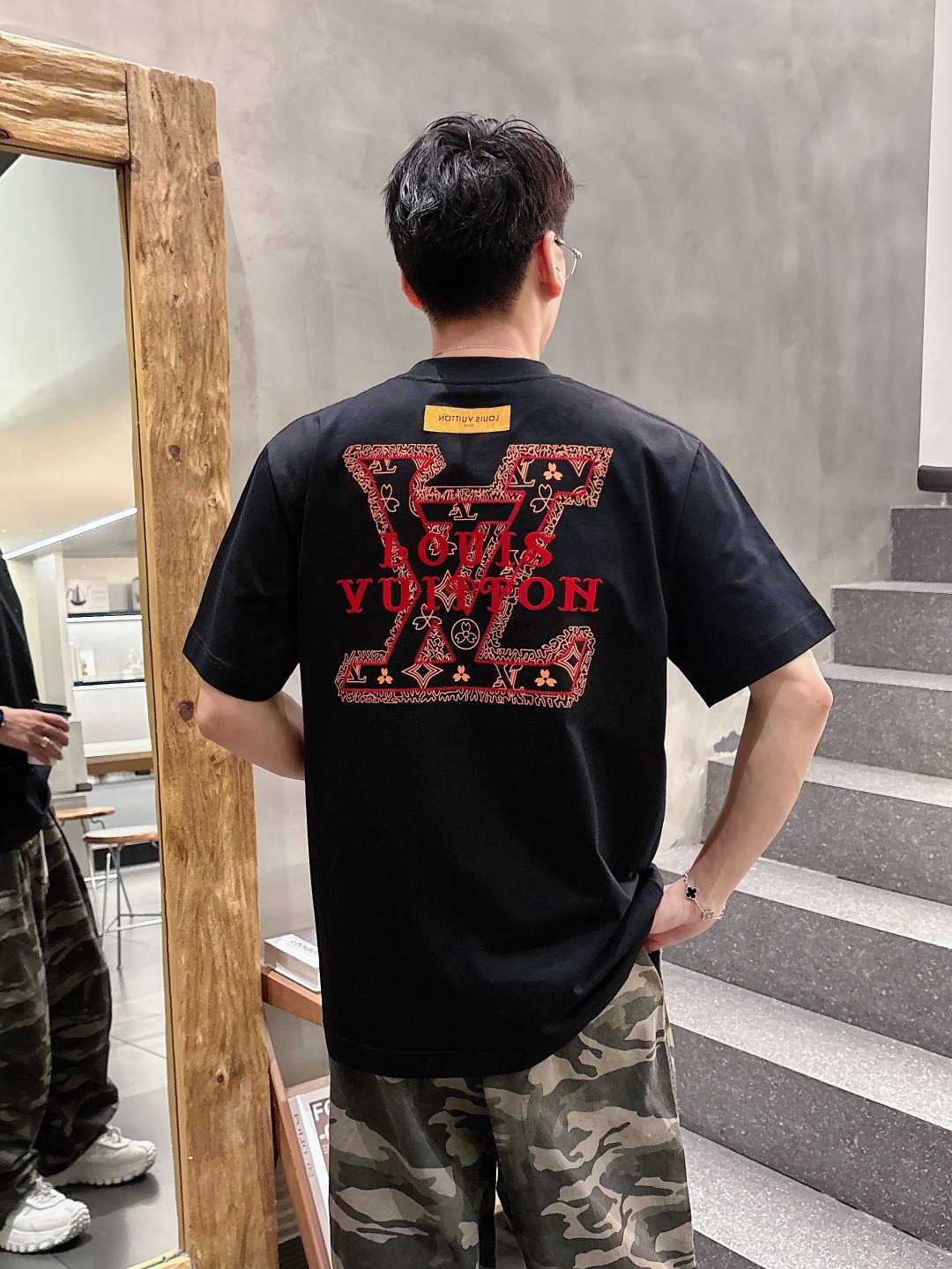  LV 2025春夏新款男女同款👫短袖T恤，！定制专属纯棉面料，定制原版工艺螺纹，胸前重工字母logo工