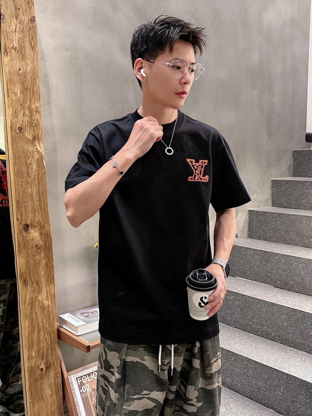  LV 2025春夏新款男女同款👫短袖T恤，！定制专属纯棉面料，定制原版工艺螺纹，胸前重工字母logo工