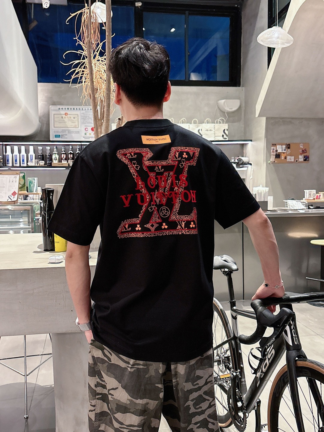  LV 2025春夏新款男女同款👫短袖T恤，！定制专属纯棉面料，定制原版工艺螺纹，胸前重工字母logo工