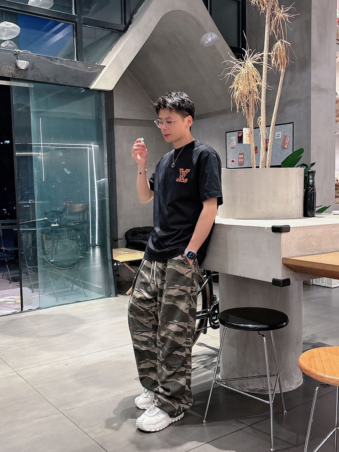  LV 2025春夏新款男女同款👫短袖T恤，！定制专属纯棉面料，定制原版工艺螺纹，胸前重工字母logo工