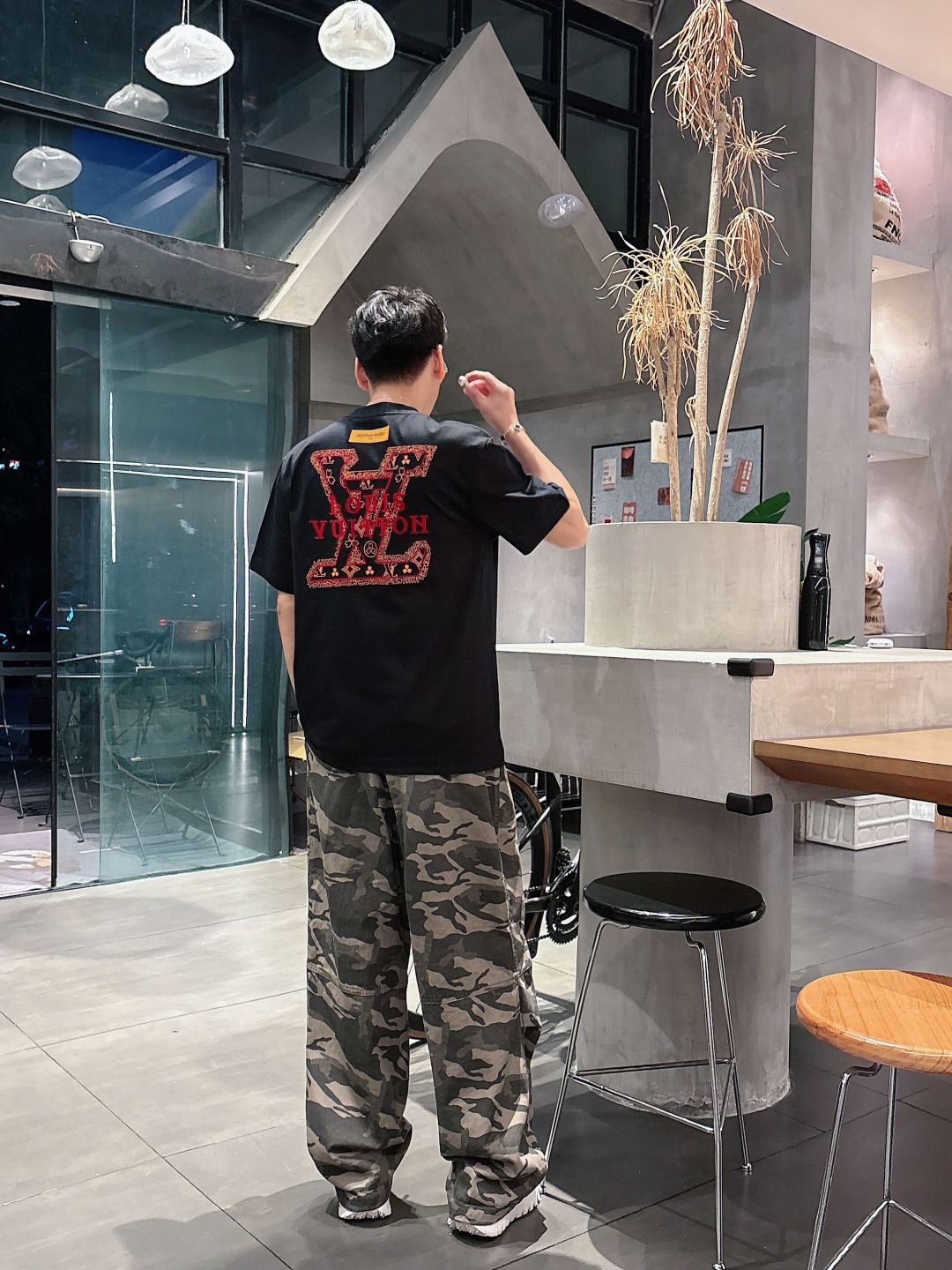  LV 2025春夏新款男女同款👫短袖T恤，！定制专属纯棉面料，定制原版工艺螺纹，胸前重工字母logo工