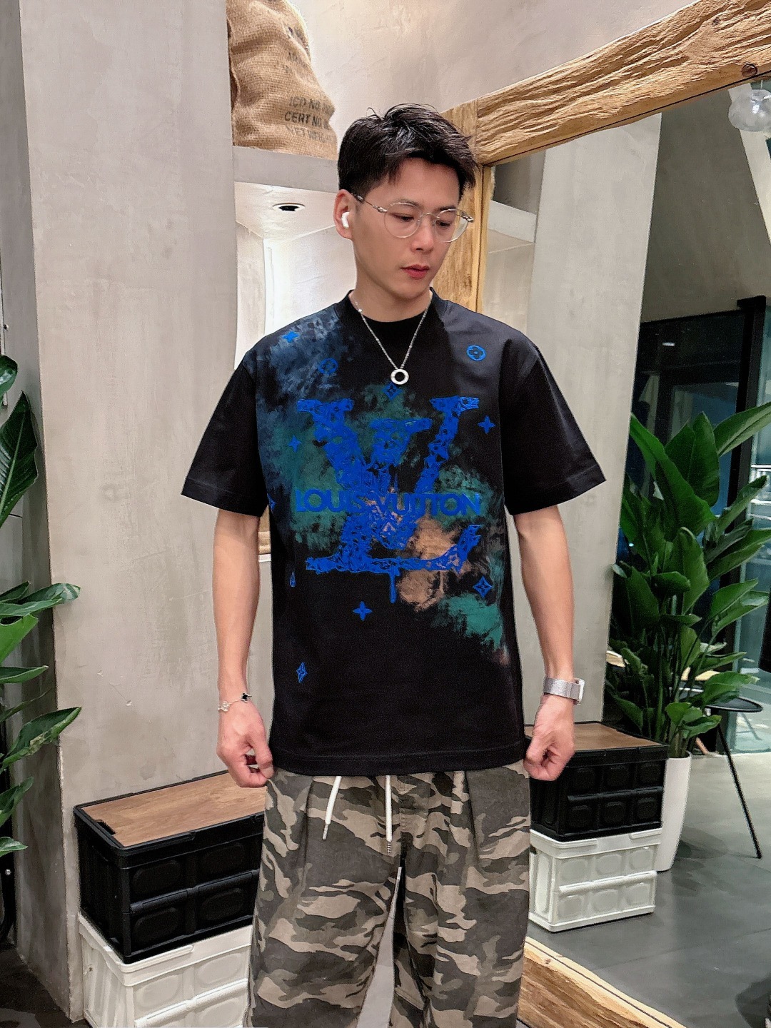 LV 2025春夏新款男女同款👫短袖T恤,!定制专属纯棉面料,定制原版工艺螺纹,胸前重工字母logo工