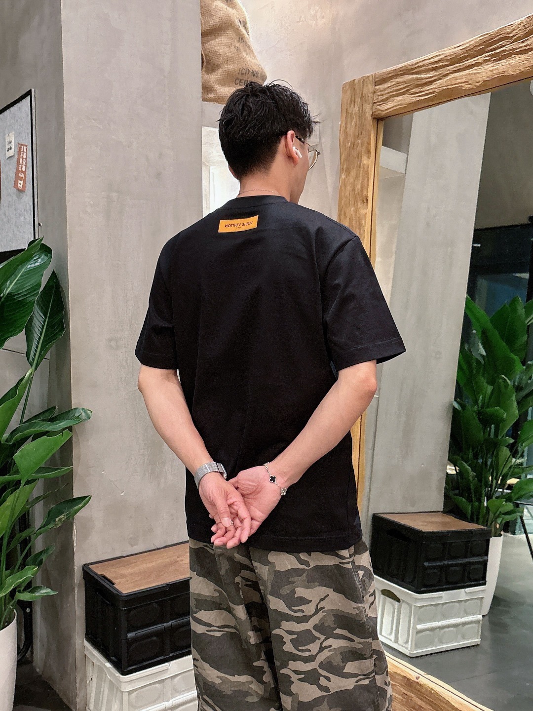 LV 2025春夏新款男女同款👫短袖T恤,!定制专属纯棉面料,定制原版工艺螺纹,胸前重工字母logo工