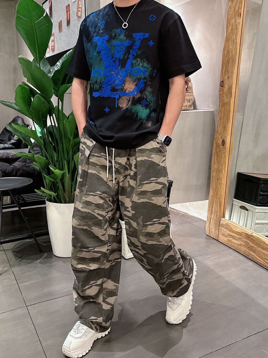 LV 2025春夏新款男女同款👫短袖T恤,!定制专属纯棉面料,定制原版工艺螺纹,胸前重工字母logo工